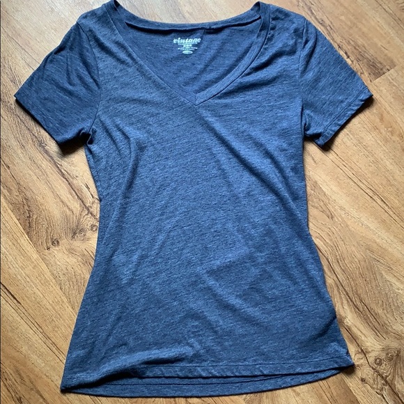 Two solid v-neck tees - Picture 2 of 6